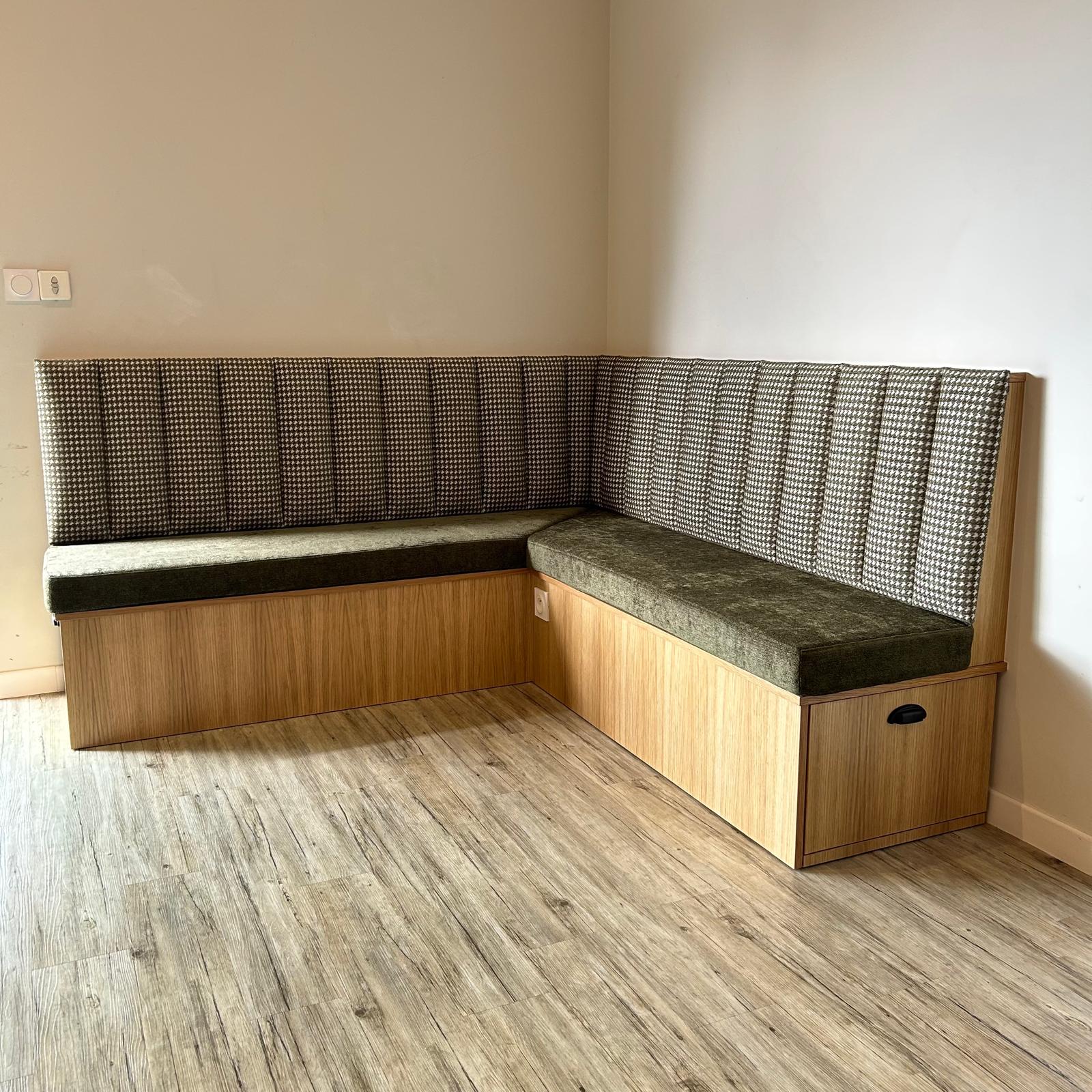 Banquette d’angle sur mesure – Conception, tapisserie et collaboration artisanale