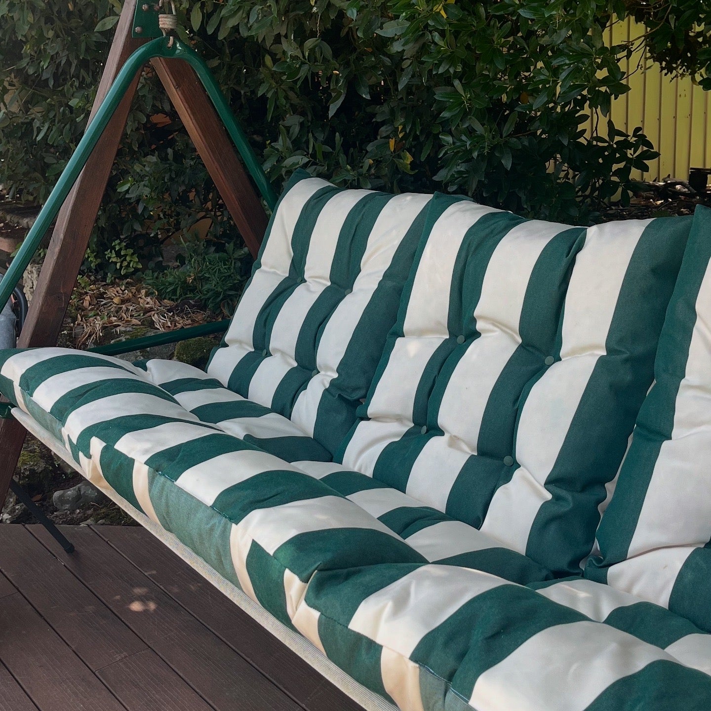 Création d’un coussin sur mesure pour balancelle de jardin