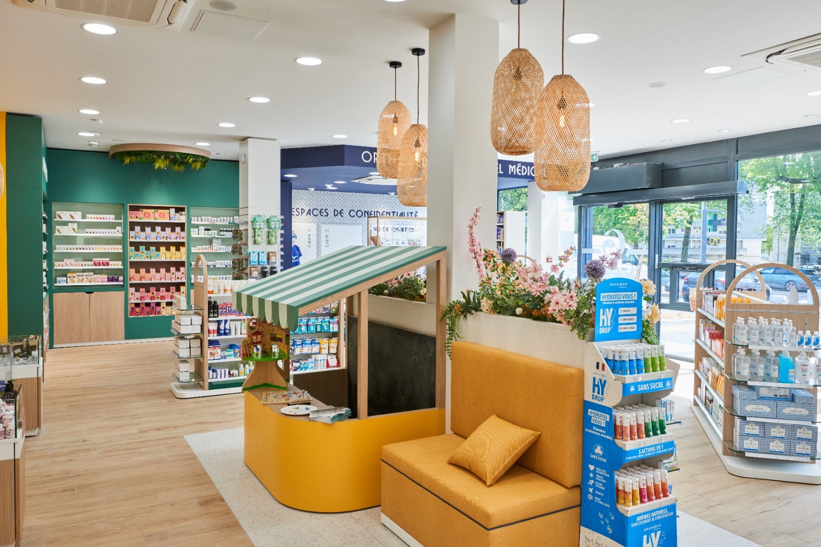 Banquettes sur mesure pour pharmacie – Projet réalisé avec Cap Agencement