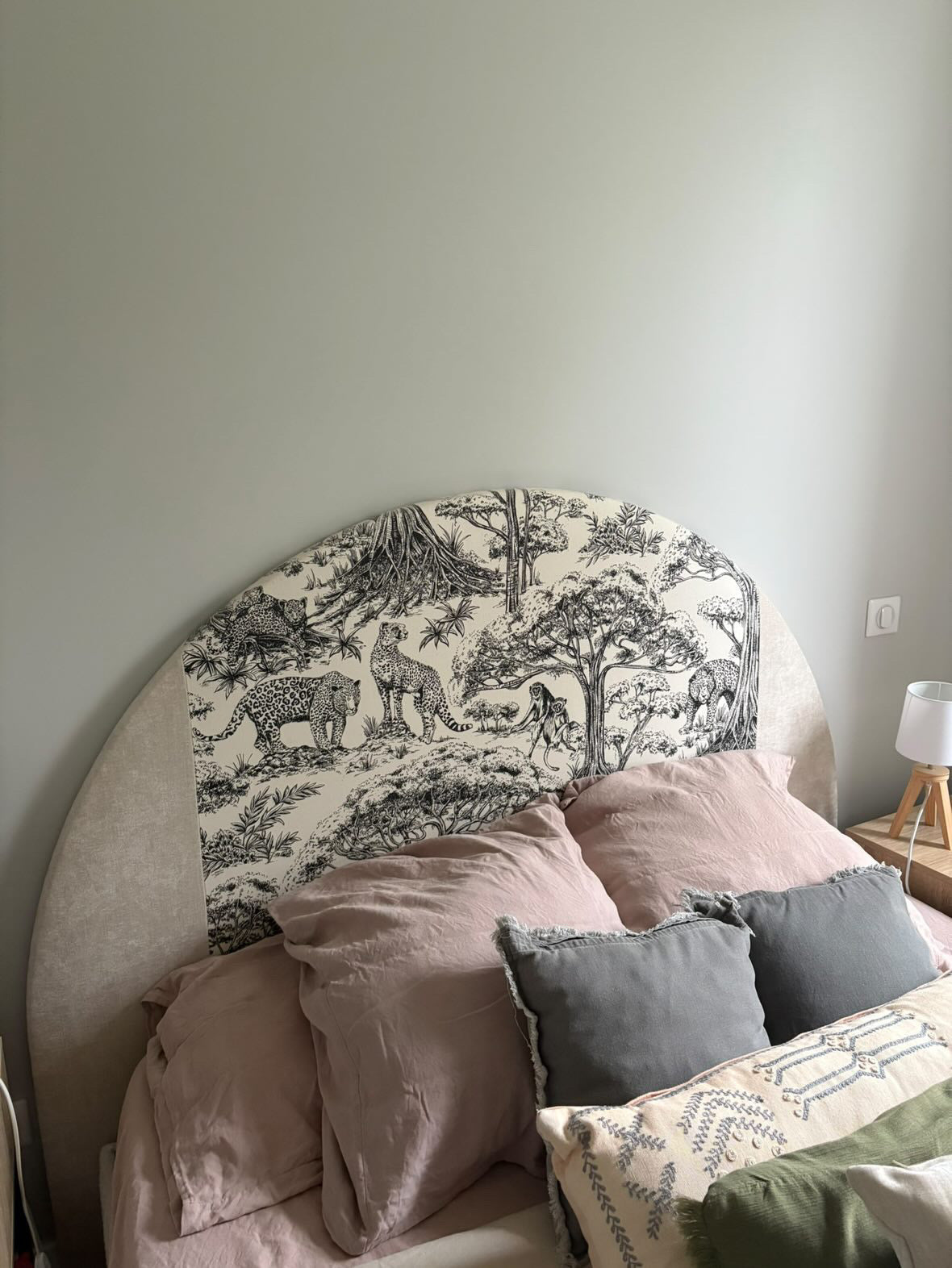 Création d’une tête de lit sur mesure – Design arrondi