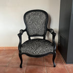 Réfection complète d’un fauteuil cabriolet Louis XVI – Travail en traditionnel