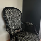 Réfection complète d’un fauteuil cabriolet Louis XVI – Travail en traditionnel