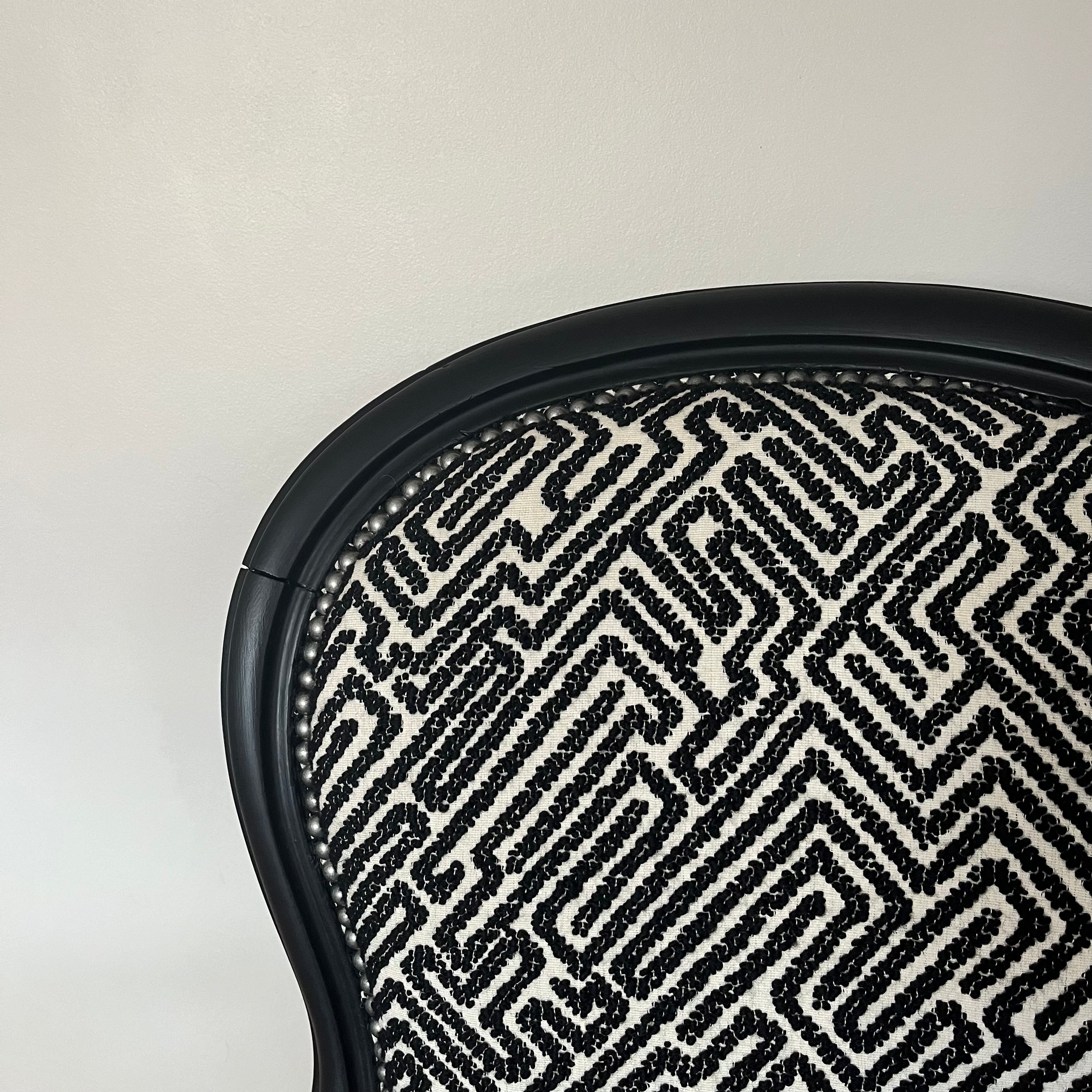 Réfection complète d’un fauteuil cabriolet Louis XVI – Travail en traditionnel