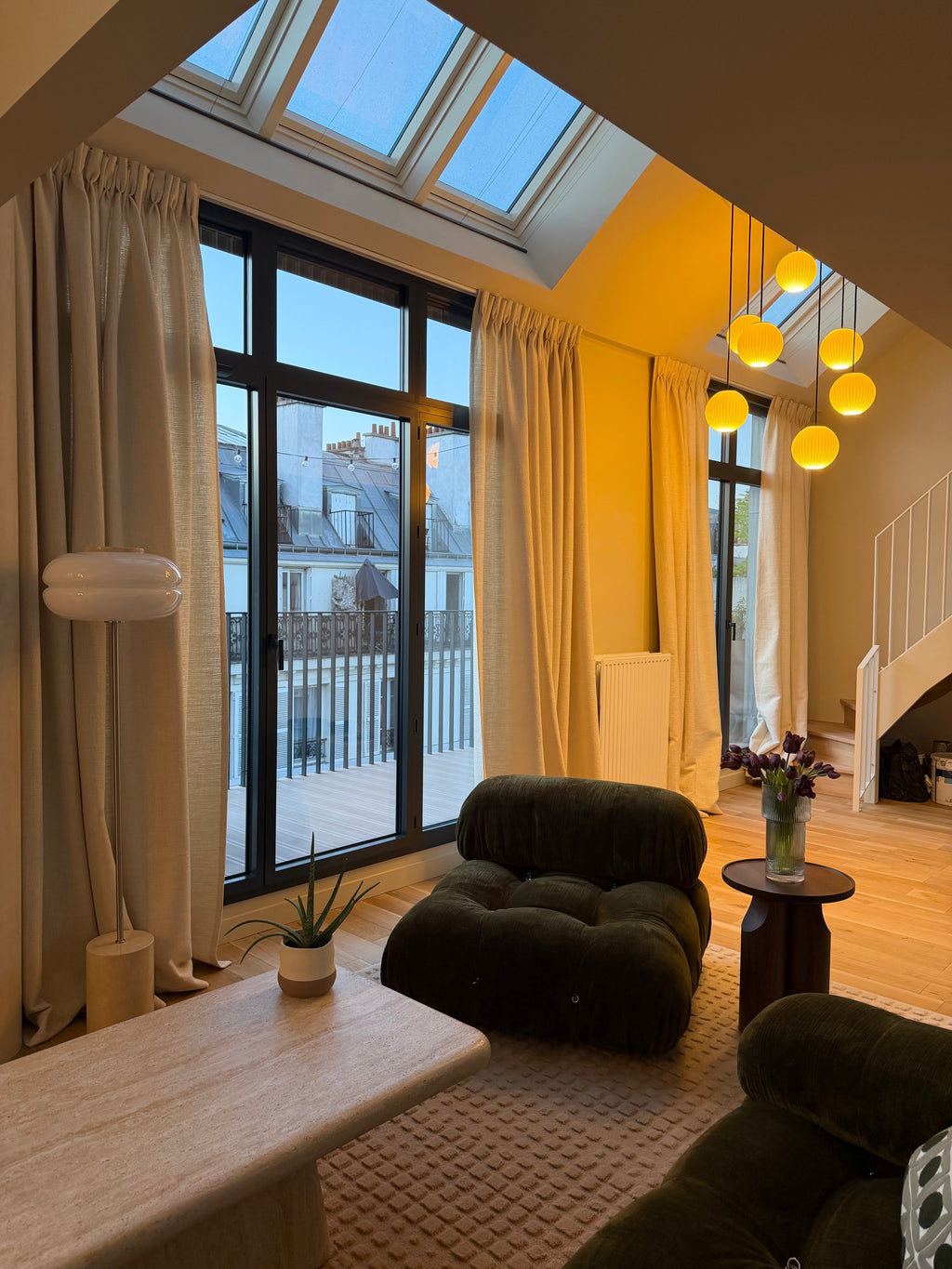 Rideaux sur mesure Paris – Tissu Dedar, tête flamande et pose sur rail plafond