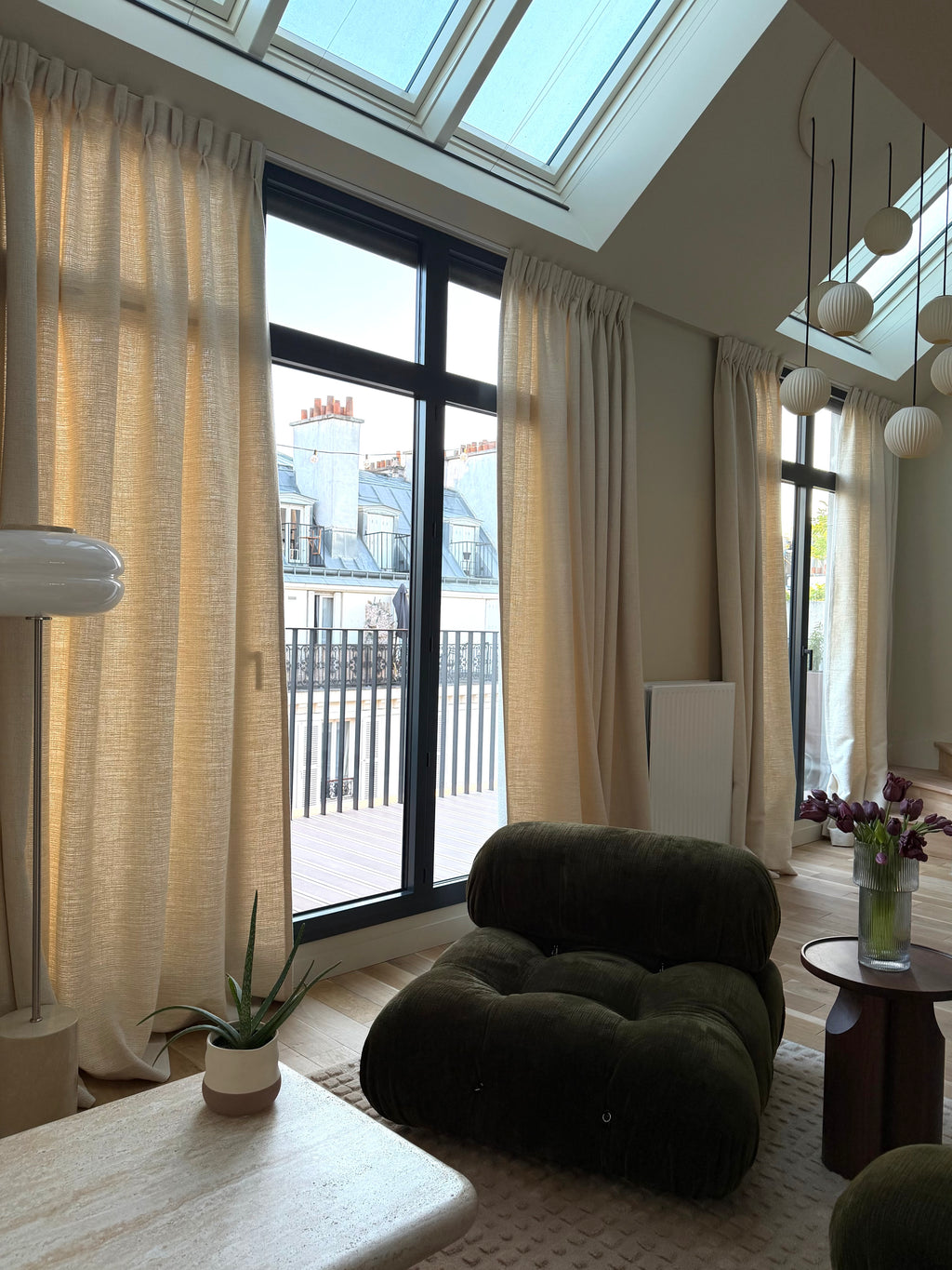 Rideaux sur mesure Paris – Tissu Dedar, tête flamande et pose sur rail plafond