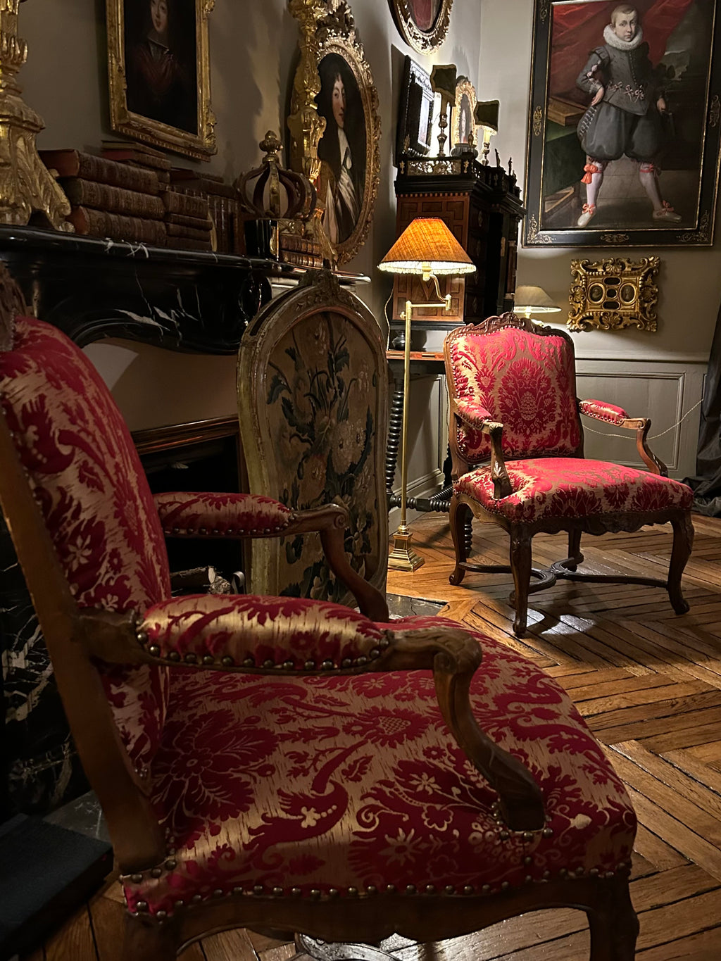 Restauration d’un fauteuil XVIIIᵉ : un savoir-faire d’exception