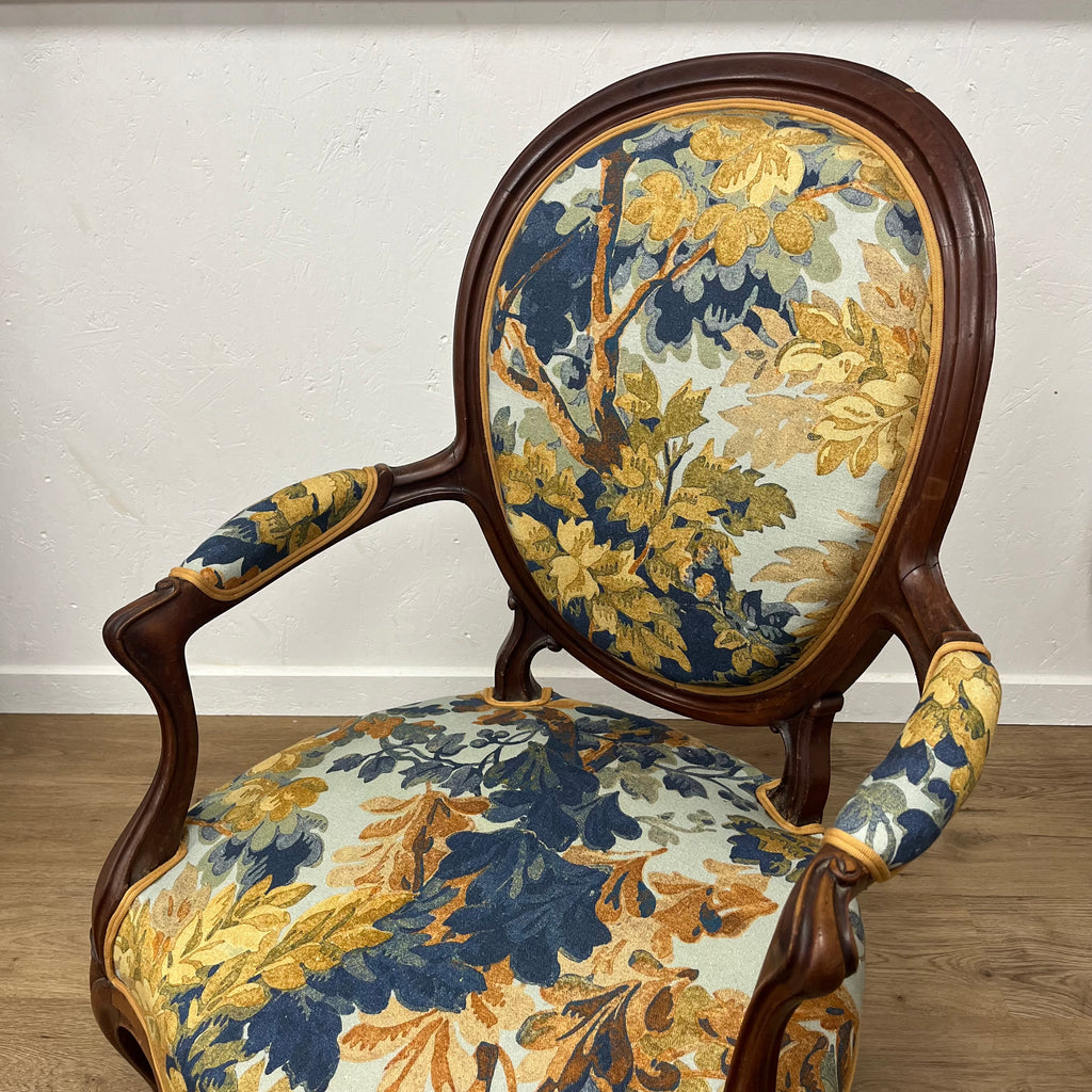 Réfection de fauteuils et petites chaises Napoléon III – Changement de tissu