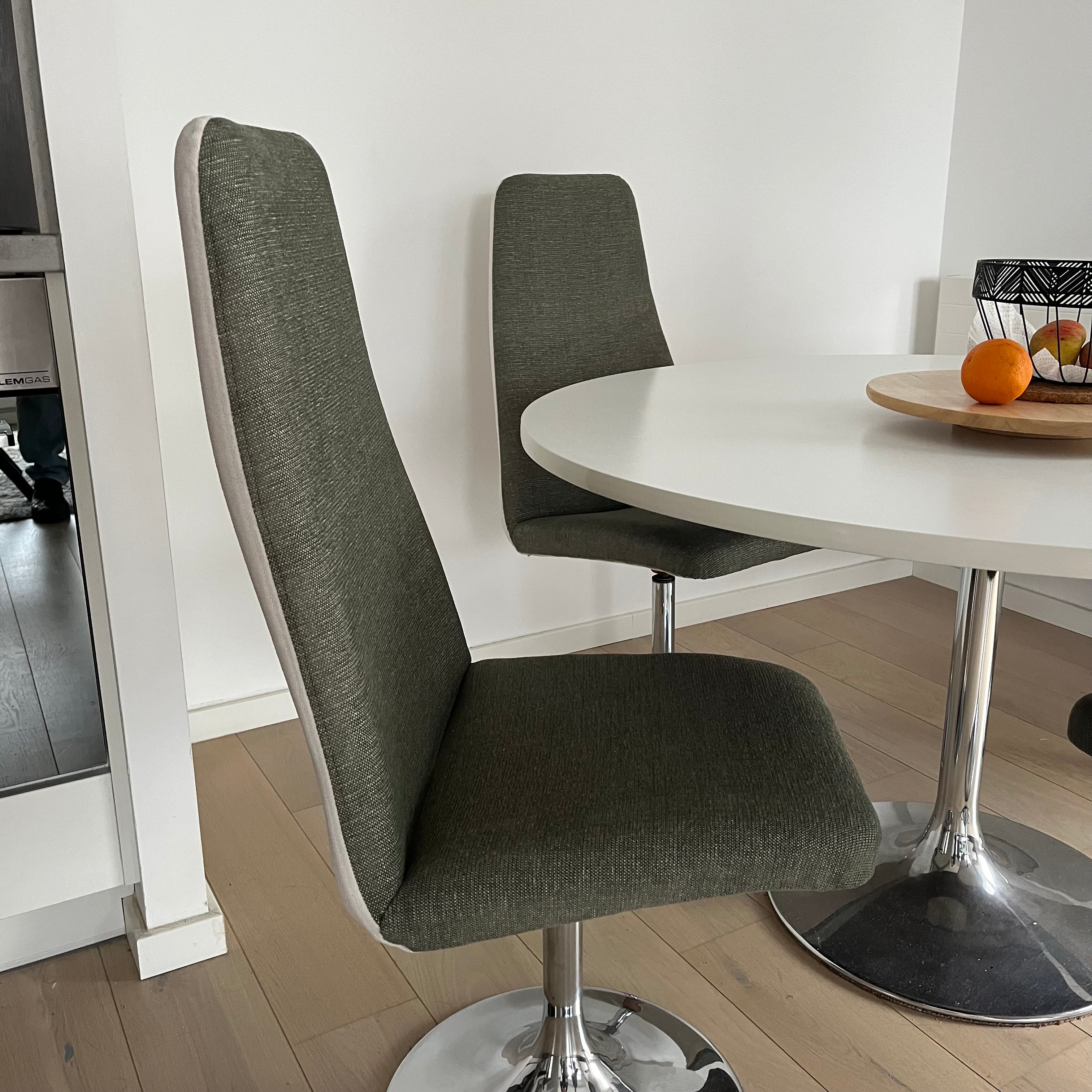 Réfection complète de l’assise et du dossier – Chaises style années 70