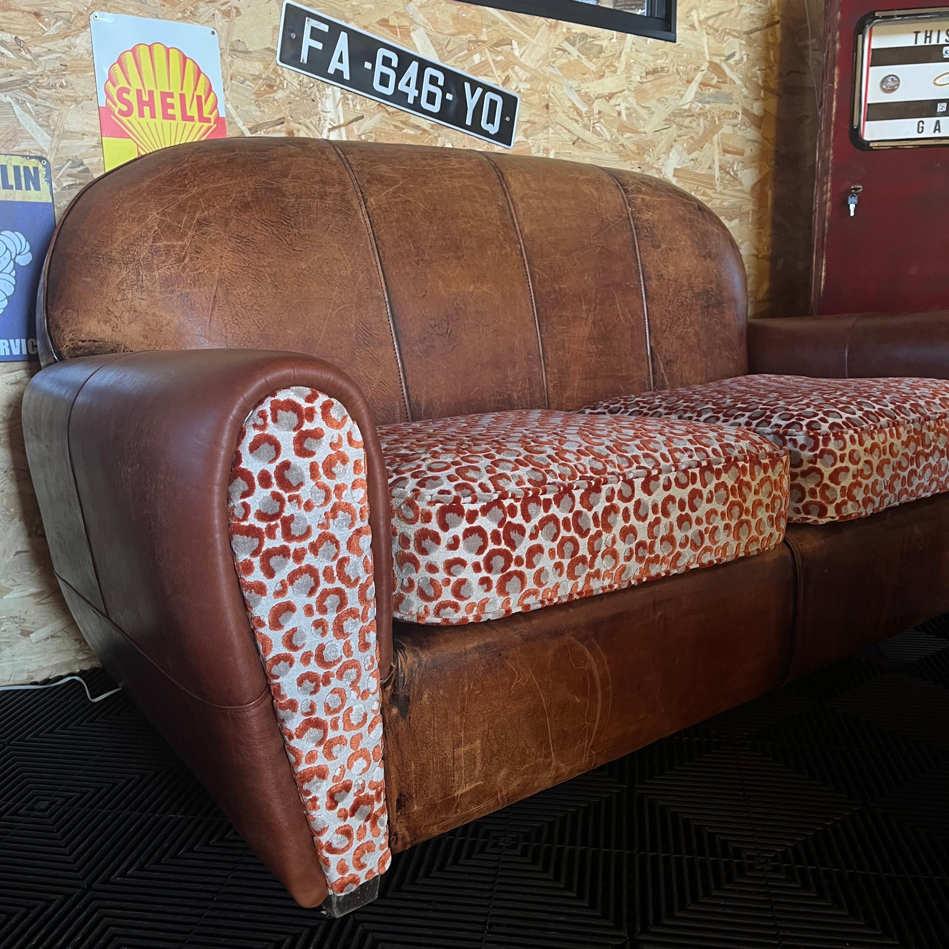 Rénovation partielle d’un canapé club – Remplacement du tissu des coussins