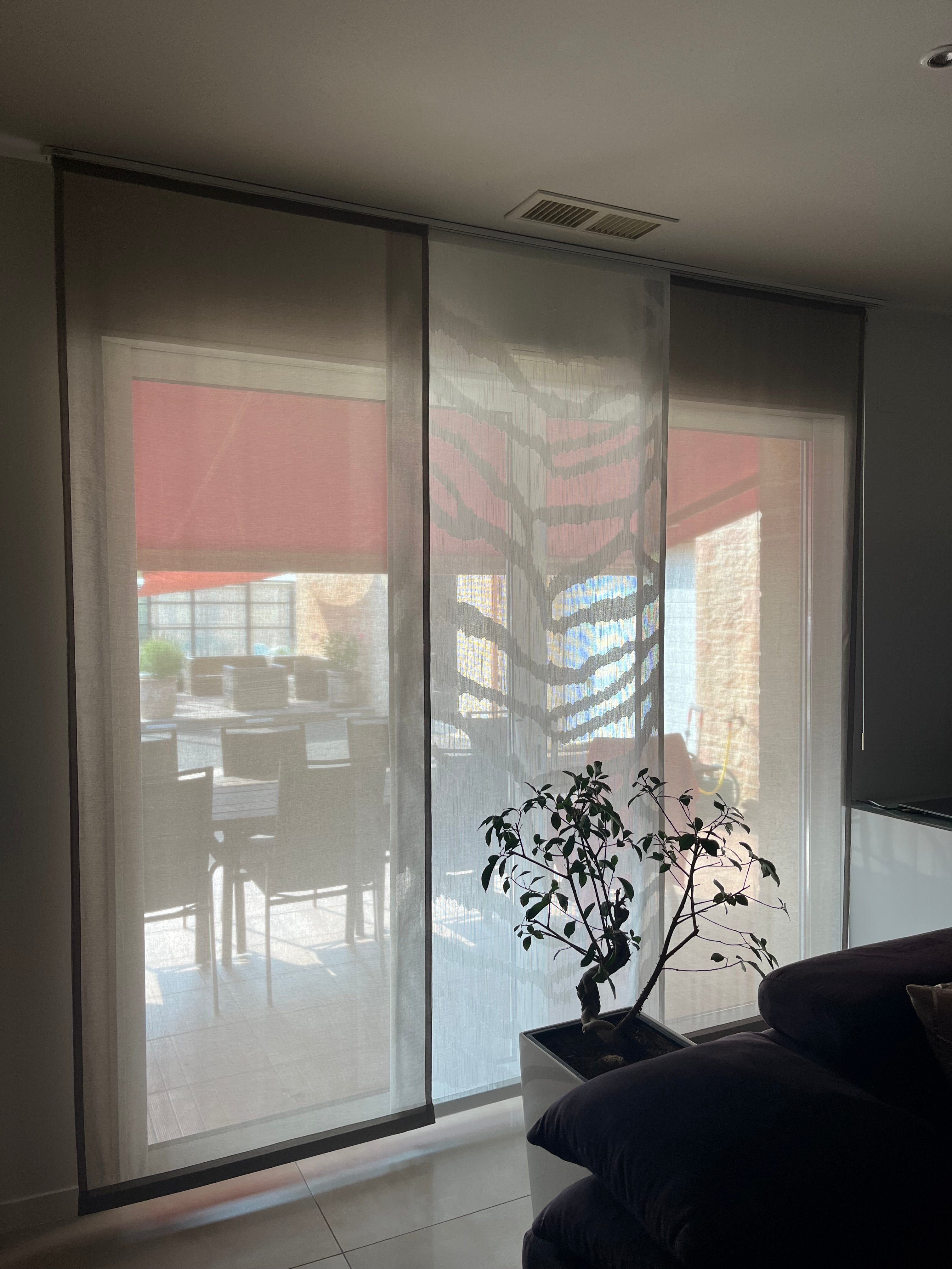 Habillage de baies vitrées sur mesure – Voilages élégants et contemporains