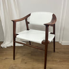 Rénovation complète d’une chaise design – Travail de tapisserie sur mesure