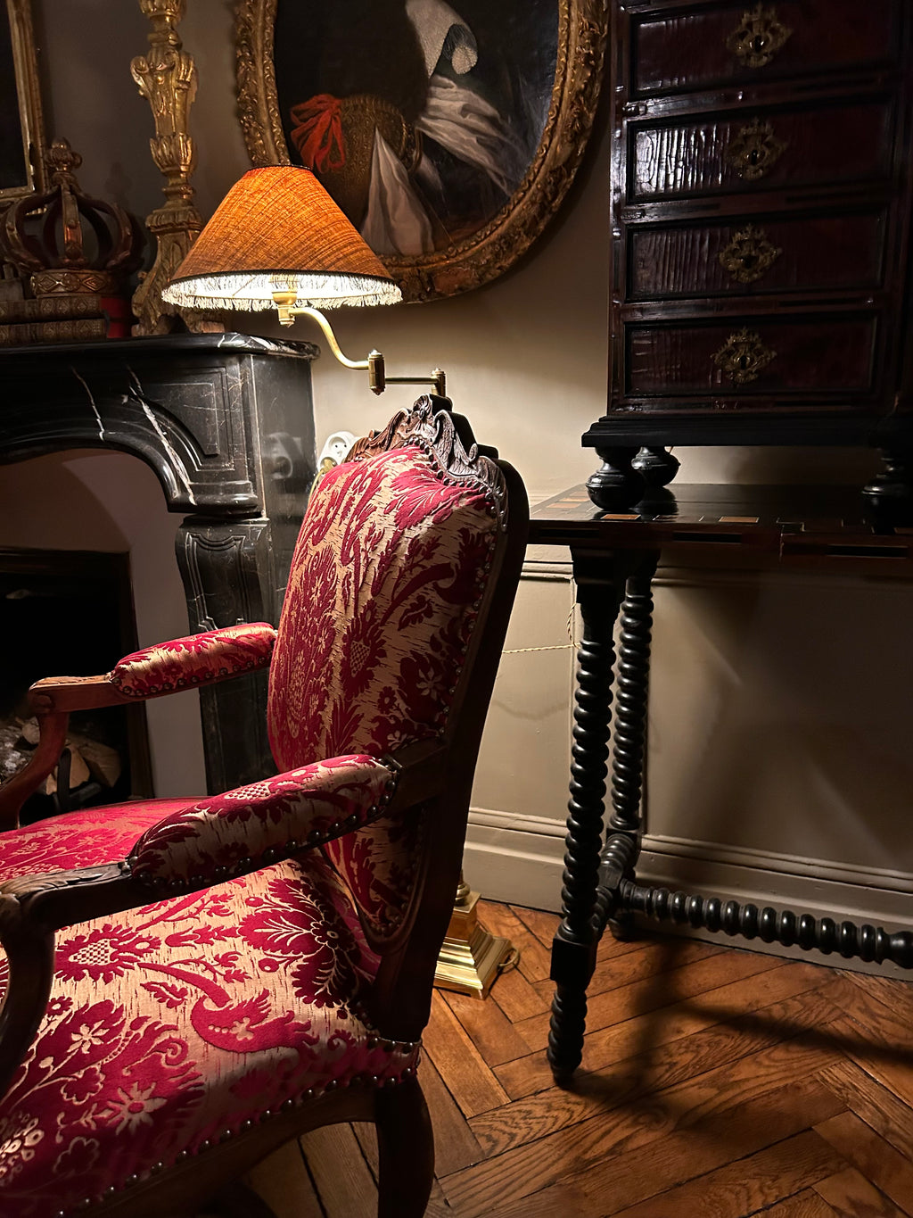 Restauration d’un fauteuil XVIIIᵉ : un savoir-faire d’exception