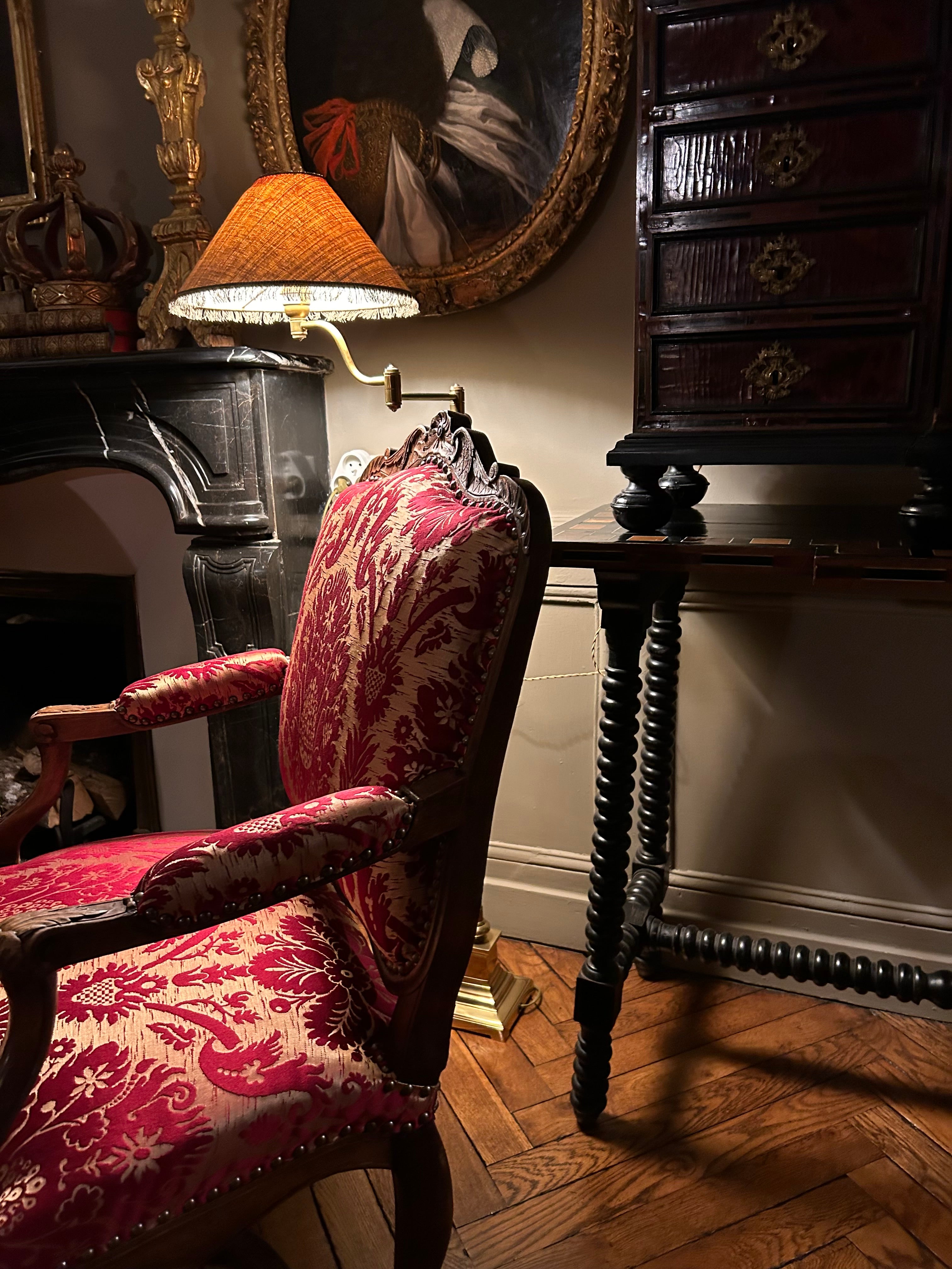 Restauration d’un fauteuil XVIIIᵉ : un savoir-faire d’exception