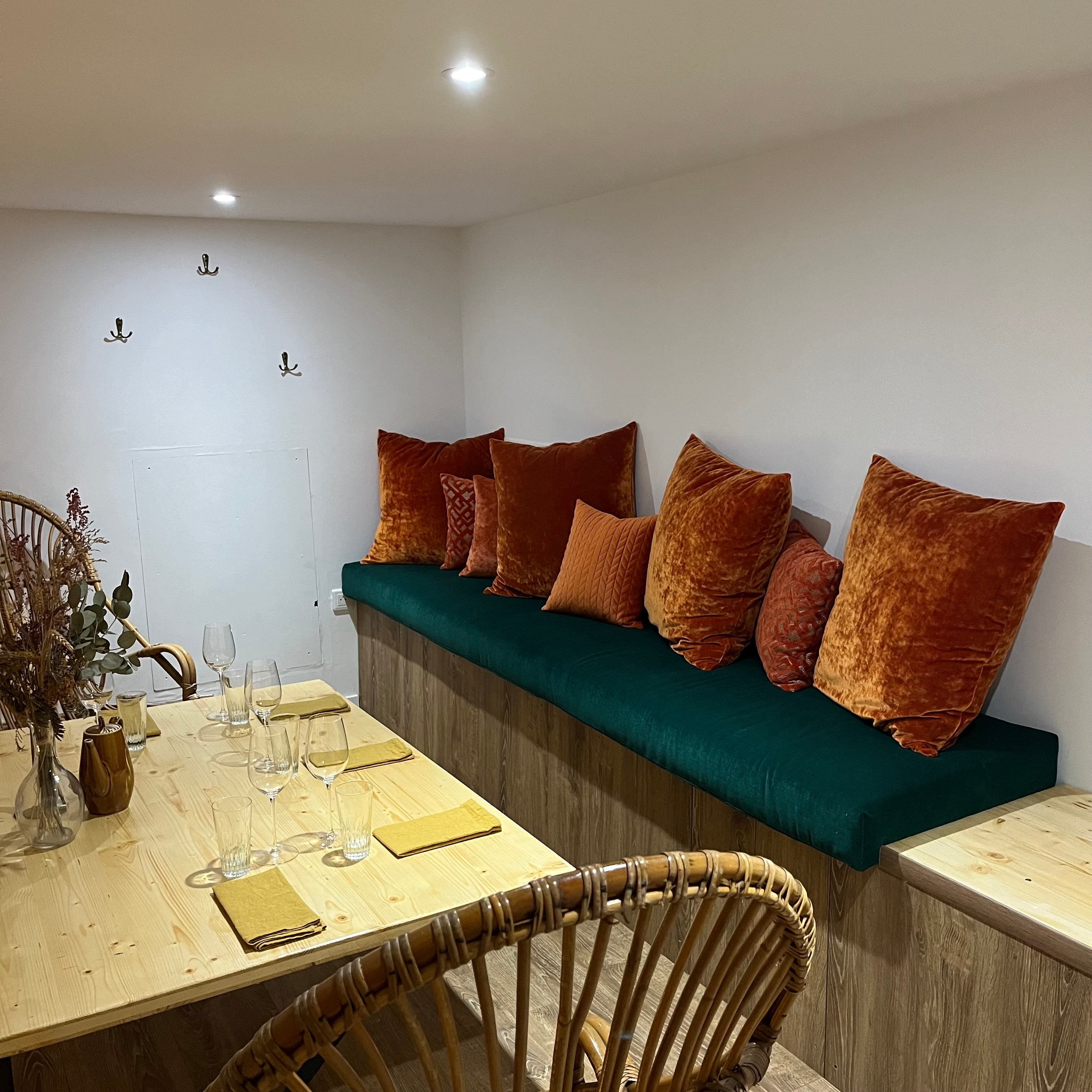 Banquette sur mesure pour un bar