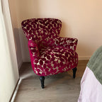 Réfection de fauteuil – Pose d’un tissu velours à motifs