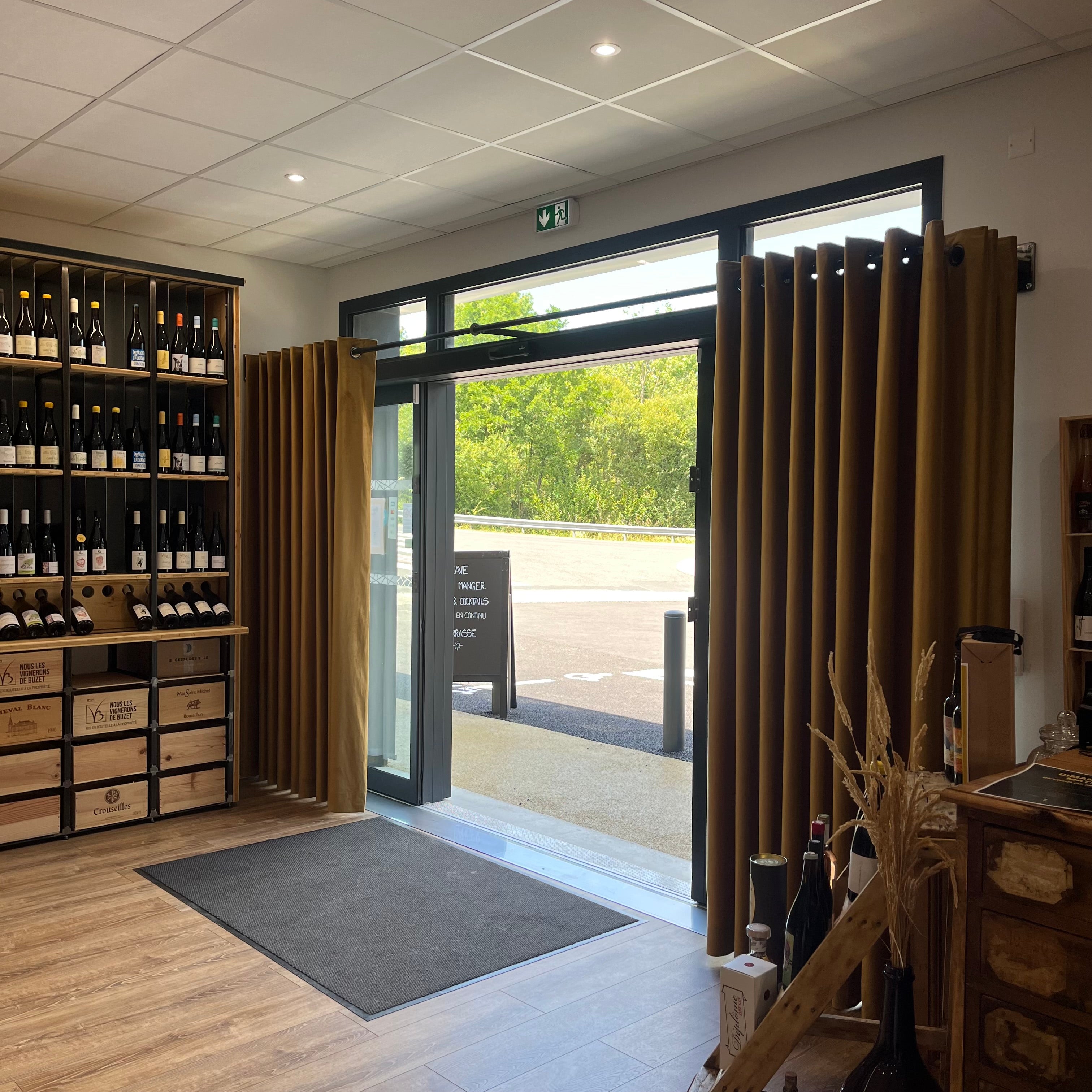 Réalisation de rideaux moutarde sur mesure