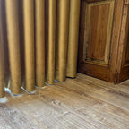 Réalisation de rideaux moutarde sur mesure