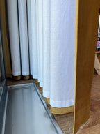 Réalisation de rideaux moutarde sur mesure