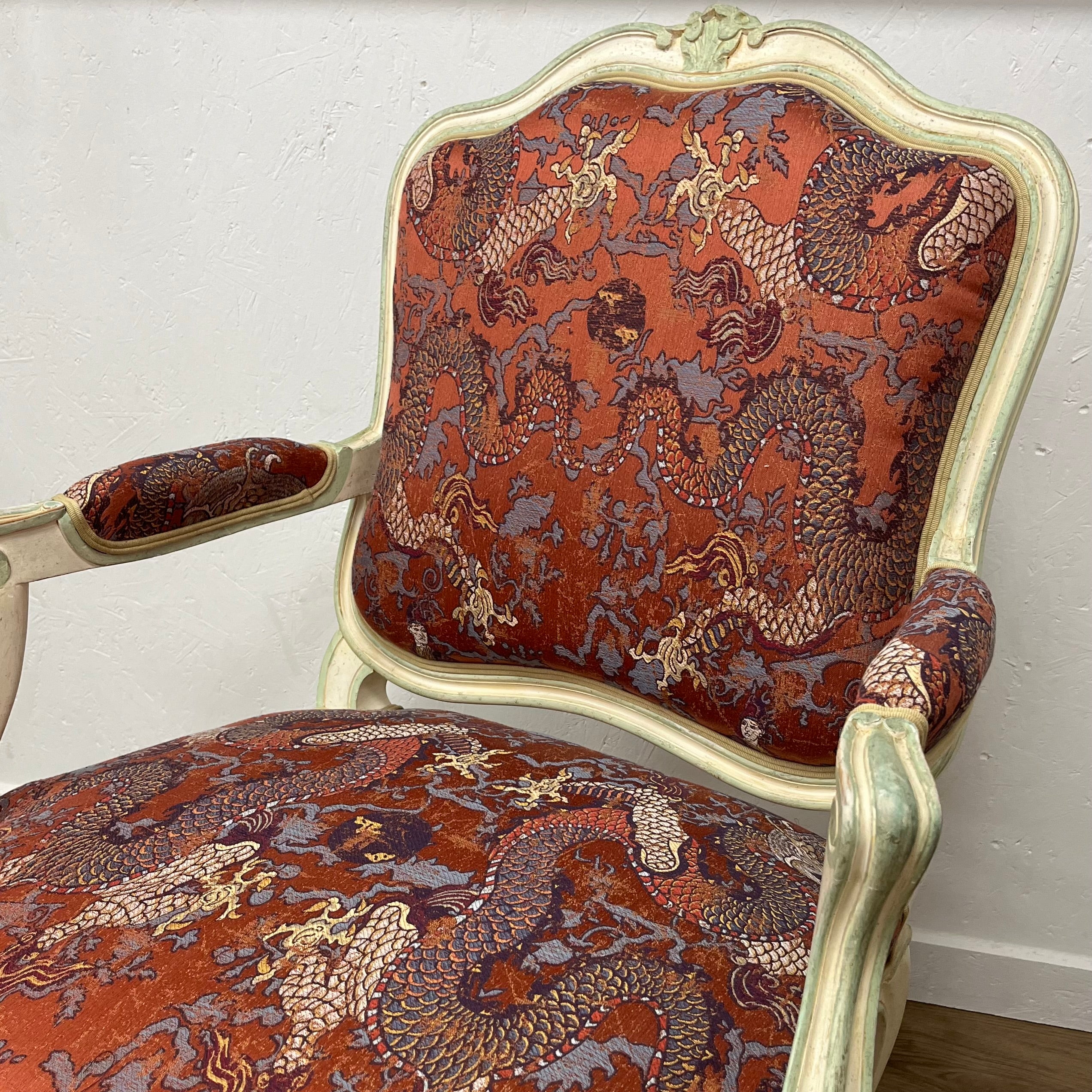 Réfection du tissu d’un fauteuil Louis XV