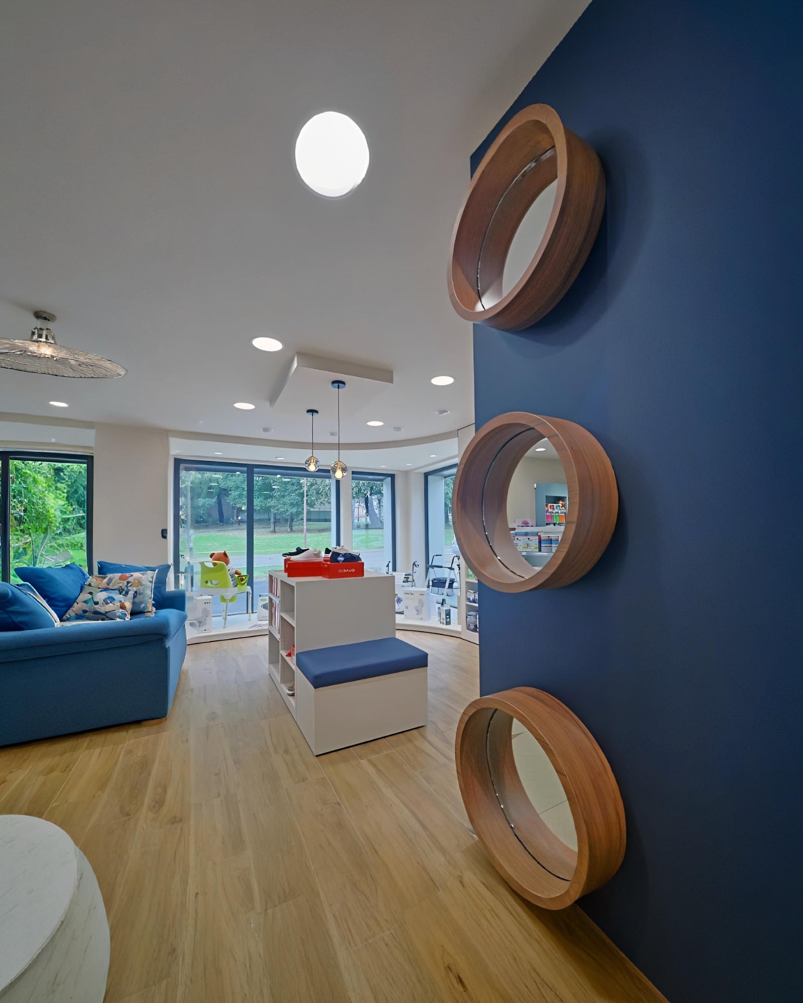 Création de deux banquettes sur-mesure pour une pharmacie - Projet réalisé avec CAP Agencement 