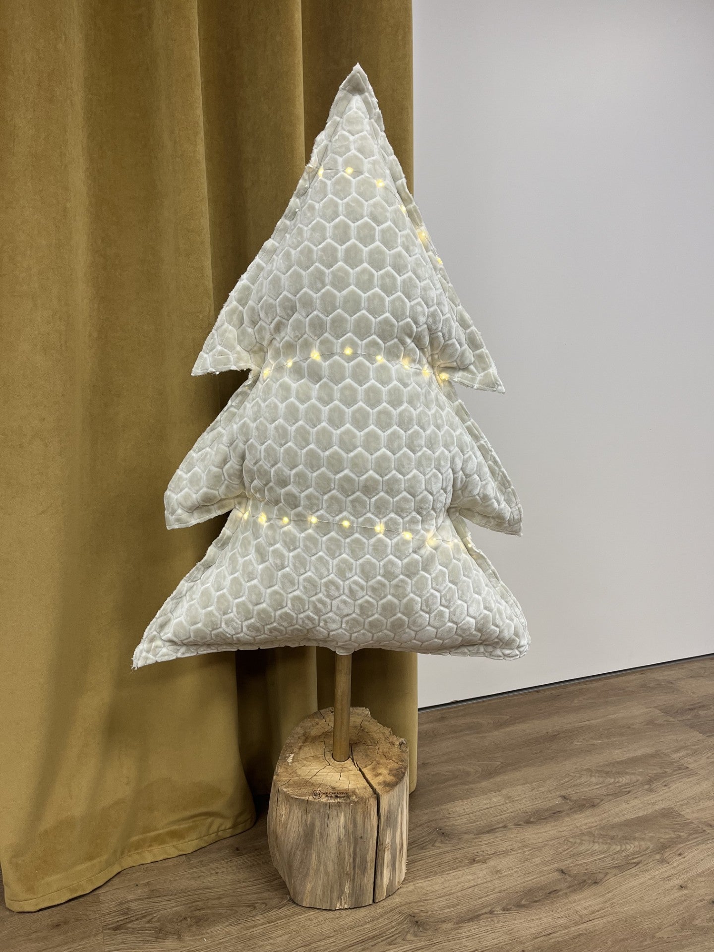 Grand sapin lumineux blanc